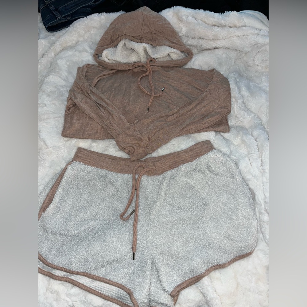 White and tan VS sleep set